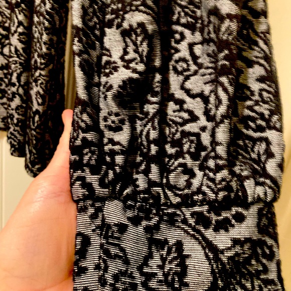 Blouse - Womens LOFT Classy and elegant in black and gray NWOT - Picture 3 of 3